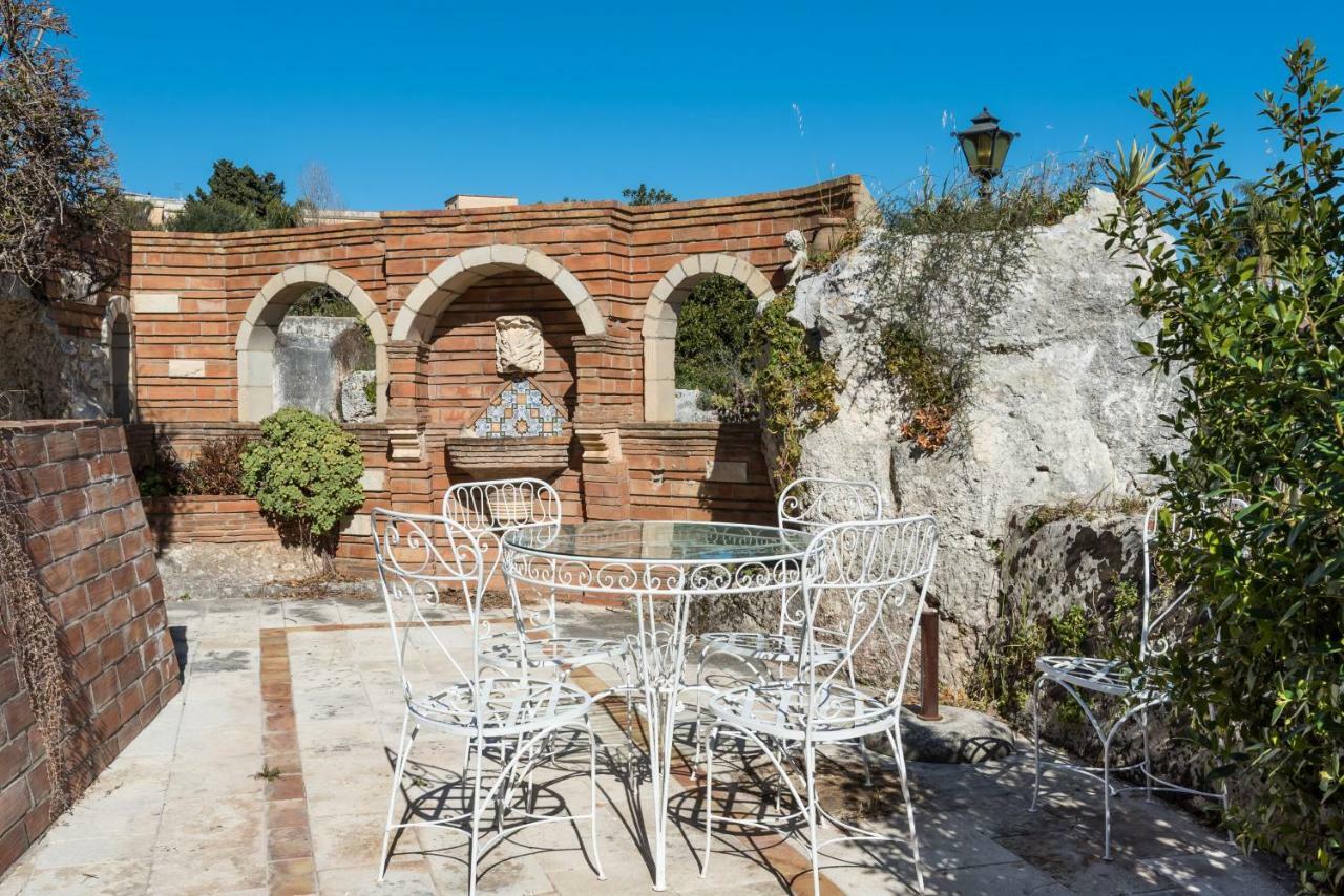 La Latomia Villa Nei Pressi Del Teatro Greco Syrakus Exterior foto